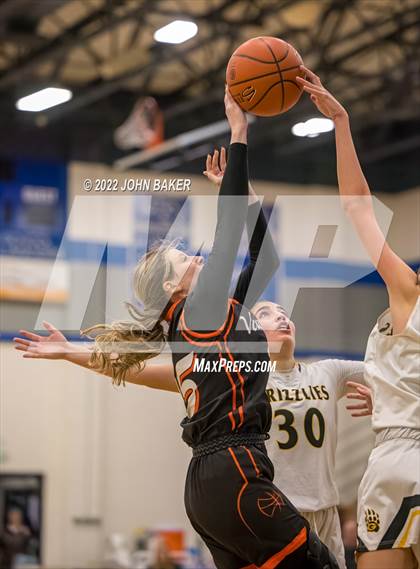 Thumbnail 3 in Galena vs. Fernley (Varsity Elite) photogallery.