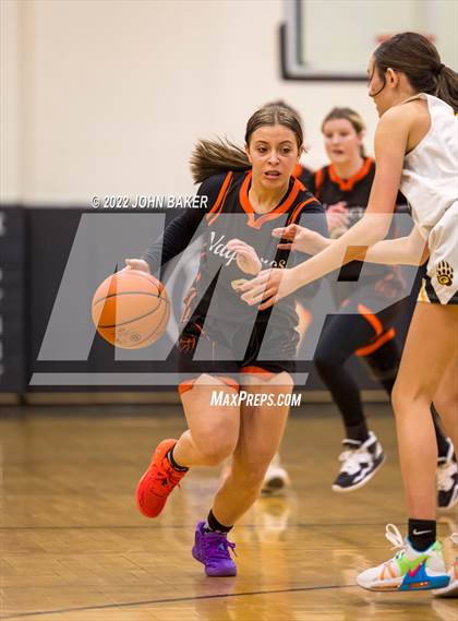 Thumbnail 2 in Galena vs. Fernley (Varsity Elite) photogallery.