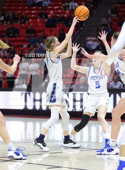 Thumbnail 3 in Westlake vs. Fremont (UHSAA 6A Semifinal) photogallery.