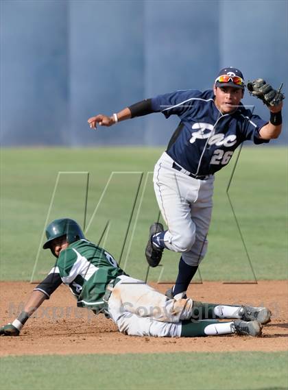 Thumbnail 2 in Pacifica vs. De La Salle (Hard 9 National Classic) photogallery.