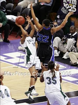 Thumbnail 2 in Windward vs. Sacred Heart Cathedral (CIF State D4 Final) photogallery.