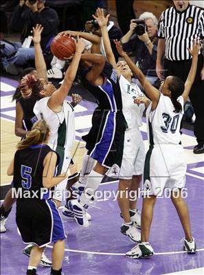 Thumbnail 3 in Windward vs. Sacred Heart Cathedral (CIF State D4 Final) photogallery.