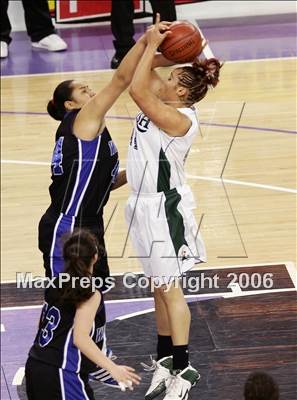 Thumbnail 3 in Windward vs. Sacred Heart Cathedral (CIF State D4 Final) photogallery.