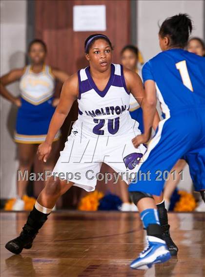 Thumbnail 1 in Angleton vs. Ozen (4A Region III Semifinal) photogallery.