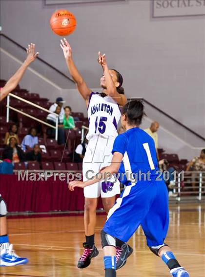 Thumbnail 1 in Angleton vs. Ozen (4A Region III Semifinal) photogallery.