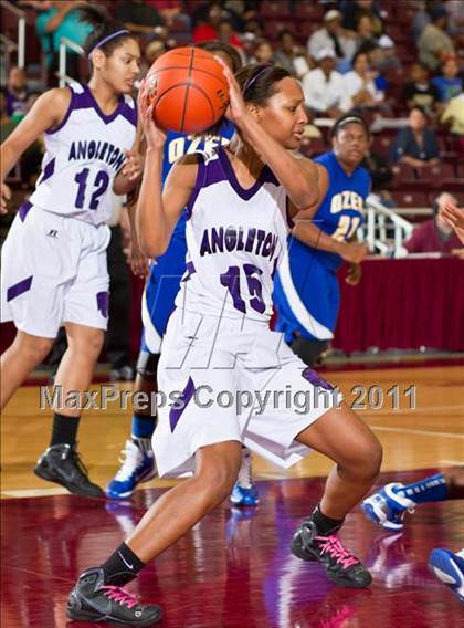 Thumbnail 1 in Angleton vs. Ozen (4A Region III Semifinal) photogallery.