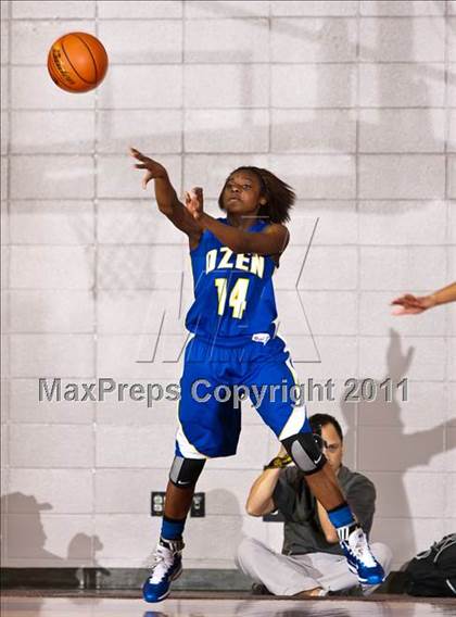Thumbnail 1 in Angleton vs. Ozen (4A Region III Semifinal) photogallery.