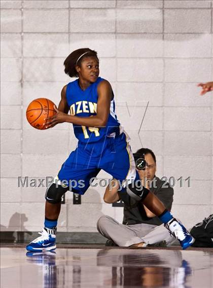 Thumbnail 3 in Angleton vs. Ozen (4A Region III Semifinal) photogallery.