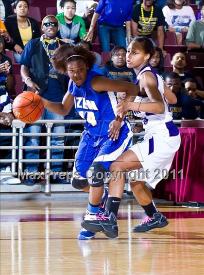 Thumbnail 1 in Angleton vs. Ozen (4A Region III Semifinal) photogallery.