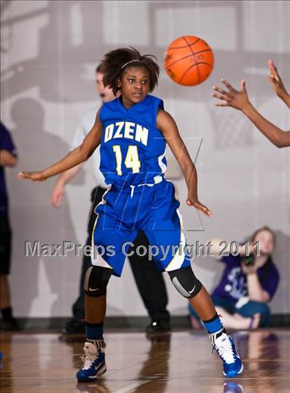 Thumbnail 1 in Angleton vs. Ozen (4A Region III Semifinal) photogallery.