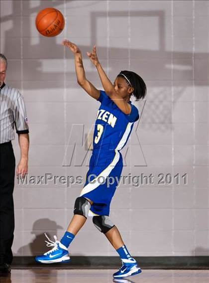 Thumbnail 1 in Angleton vs. Ozen (4A Region III Semifinal) photogallery.