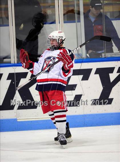Thumbnail 2 in Darien vs. Glastonbury (CIAC Division I Quarterfinal) photogallery.