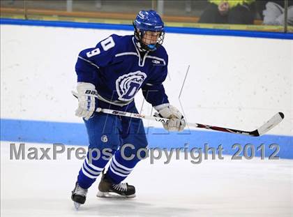 Thumbnail 3 in Darien vs. Glastonbury (CIAC Division I Quarterfinal) photogallery.