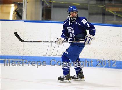 Thumbnail 3 in Darien vs. Glastonbury (CIAC Division I Quarterfinal) photogallery.