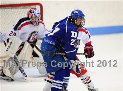 Thumbnail 1 in Darien vs. Glastonbury (CIAC Division I Quarterfinal) photogallery.