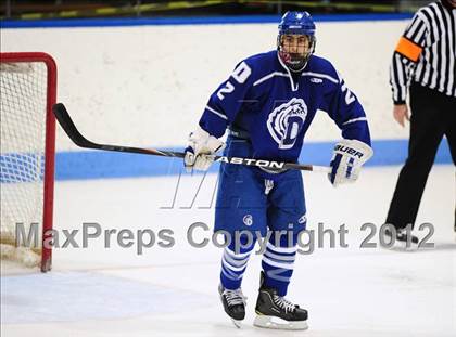 Thumbnail 1 in Darien vs. Glastonbury (CIAC Division I Quarterfinal) photogallery.