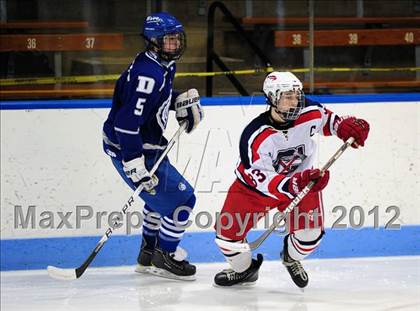 Thumbnail 2 in Darien vs. Glastonbury (CIAC Division I Quarterfinal) photogallery.