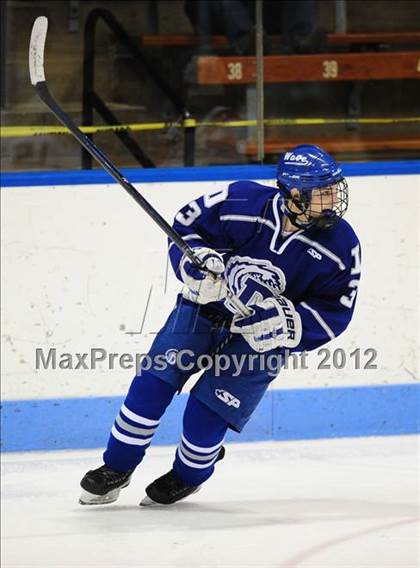 Thumbnail 2 in Darien vs. Glastonbury (CIAC Division I Quarterfinal) photogallery.