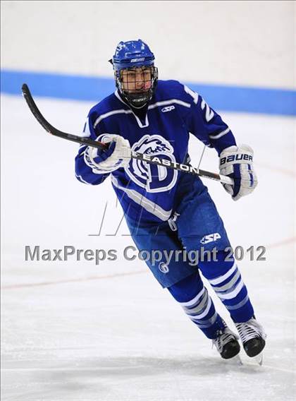 Thumbnail 3 in Darien vs. Glastonbury (CIAC Division I Quarterfinal) photogallery.