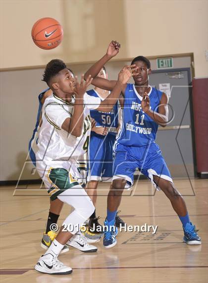 Thumbnail 3 in Damien vs. North Hollywood (MaxPreps Holiday Classic) photogallery.