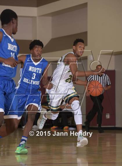 Thumbnail 3 in Damien vs. North Hollywood (MaxPreps Holiday Classic) photogallery.