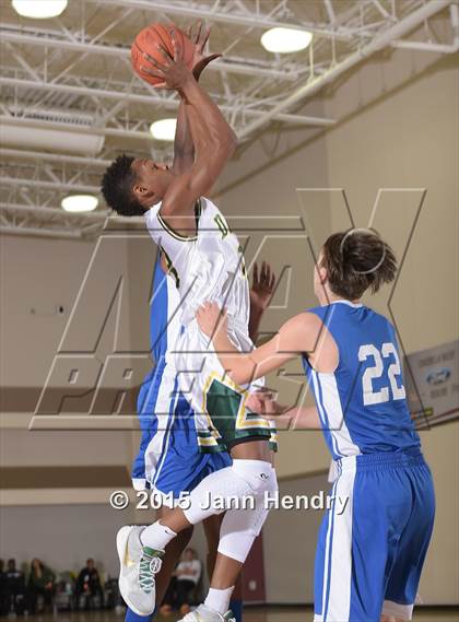 Thumbnail 1 in Damien vs. North Hollywood (MaxPreps Holiday Classic) photogallery.