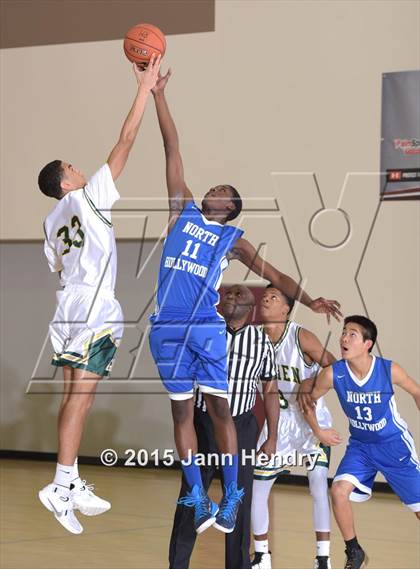Thumbnail 1 in Damien vs. North Hollywood (MaxPreps Holiday Classic) photogallery.