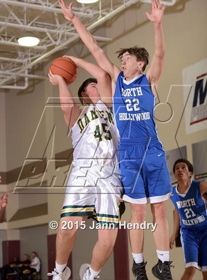 Thumbnail 2 in Damien vs. North Hollywood (MaxPreps Holiday Classic) photogallery.