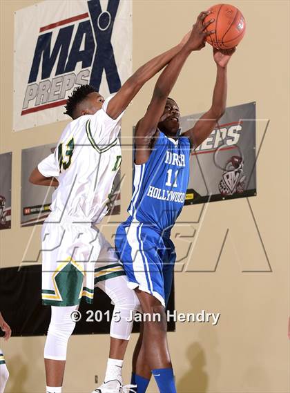 Thumbnail 3 in Damien vs. North Hollywood (MaxPreps Holiday Classic) photogallery.
