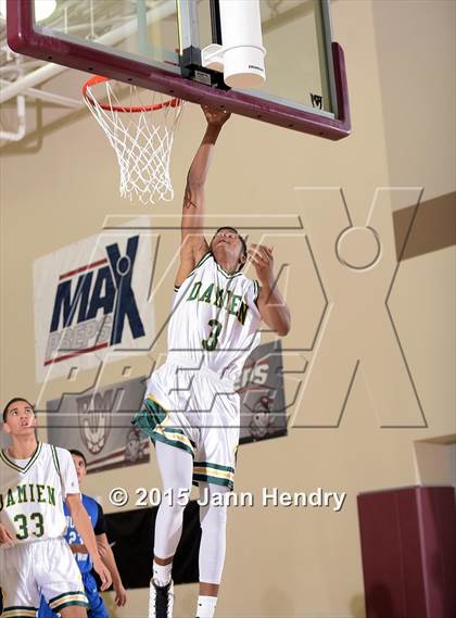 Thumbnail 3 in Damien vs. North Hollywood (MaxPreps Holiday Classic) photogallery.