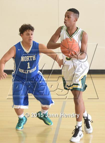 Thumbnail 1 in Damien vs. North Hollywood (MaxPreps Holiday Classic) photogallery.