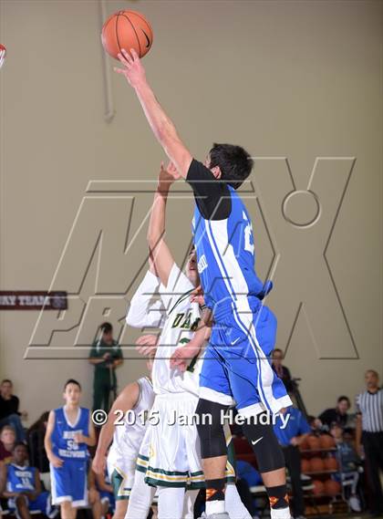 Thumbnail 2 in Damien vs. North Hollywood (MaxPreps Holiday Classic) photogallery.
