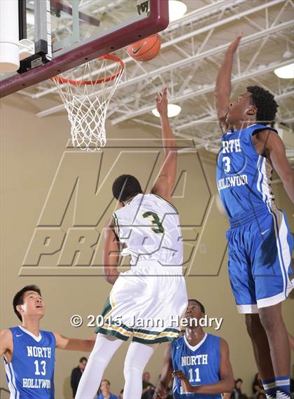 Thumbnail 1 in Damien vs. North Hollywood (MaxPreps Holiday Classic) photogallery.