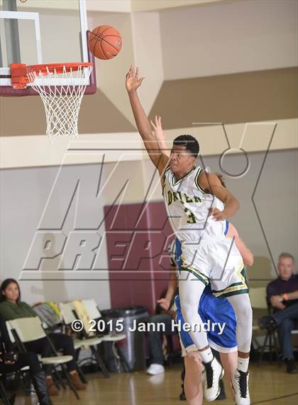 Thumbnail 1 in Damien vs. North Hollywood (MaxPreps Holiday Classic) photogallery.