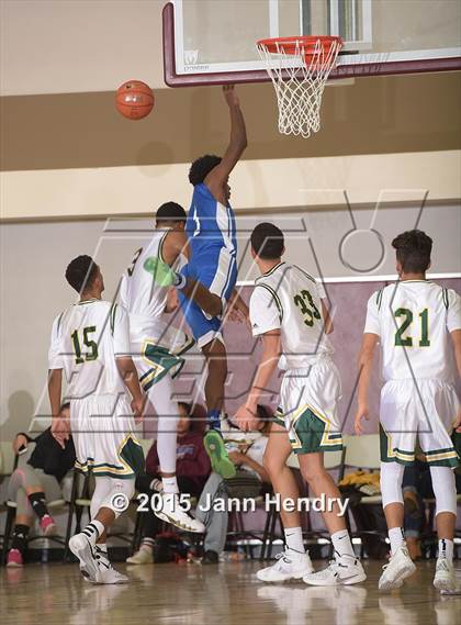 Thumbnail 2 in Damien vs. North Hollywood (MaxPreps Holiday Classic) photogallery.