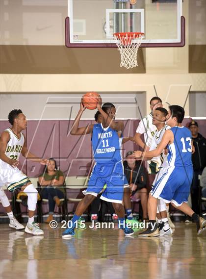 Thumbnail 1 in Damien vs. North Hollywood (MaxPreps Holiday Classic) photogallery.