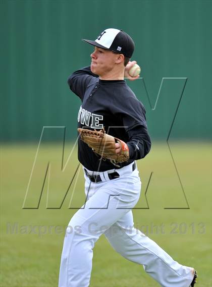 Thumbnail 2 in Tom Bean vs Howe (Farmersville Invitational) photogallery.