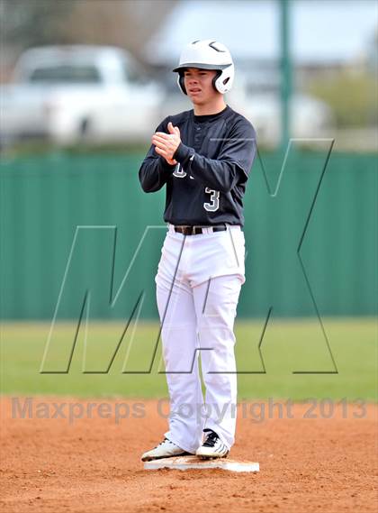 Thumbnail 2 in Tom Bean vs Howe (Farmersville Invitational) photogallery.