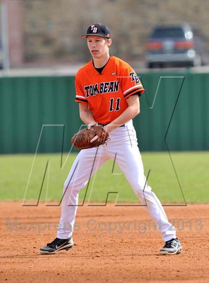 Thumbnail 2 in Tom Bean vs Howe (Farmersville Invitational) photogallery.