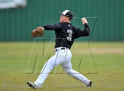 Thumbnail 3 in Tom Bean vs Howe (Farmersville Invitational) photogallery.