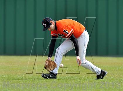 Thumbnail 1 in Tom Bean vs Howe (Farmersville Invitational) photogallery.