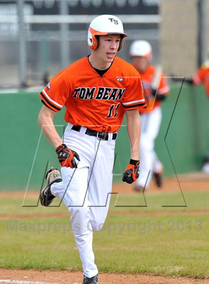 Thumbnail 1 in Tom Bean vs Howe (Farmersville Invitational) photogallery.