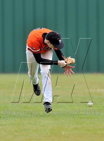 Thumbnail 1 in Tom Bean vs Howe (Farmersville Invitational) photogallery.