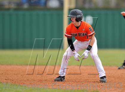 Thumbnail 3 in Tom Bean vs Howe (Farmersville Invitational) photogallery.