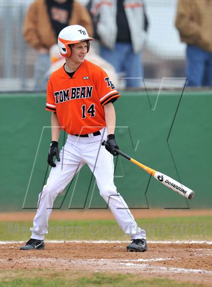 Thumbnail 3 in Tom Bean vs Howe (Farmersville Invitational) photogallery.