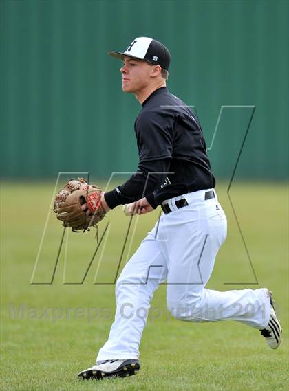 Thumbnail 3 in Tom Bean vs Howe (Farmersville Invitational) photogallery.