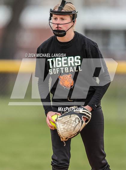 Thumbnail 3 in North Hunterdon @ South Plainfield (scrimmage) photogallery.