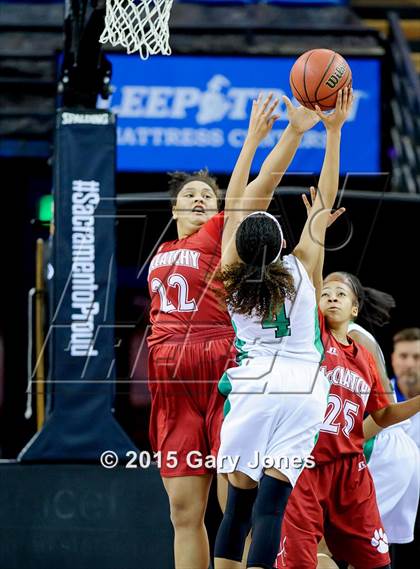 Thumbnail 2 in McClatchy vs. St. Mary's (CIF SJS D1 Final) photogallery.