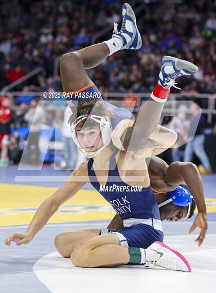Thumbnail 3 in NYSPHSAA Semifinals photogallery.