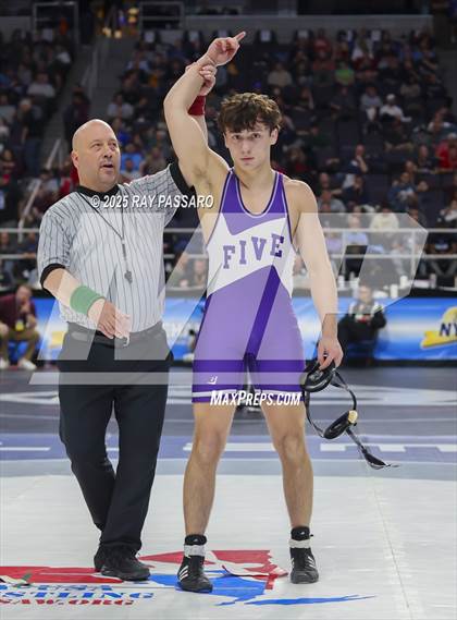 Thumbnail 1 in NYSPHSAA Semifinals photogallery.
